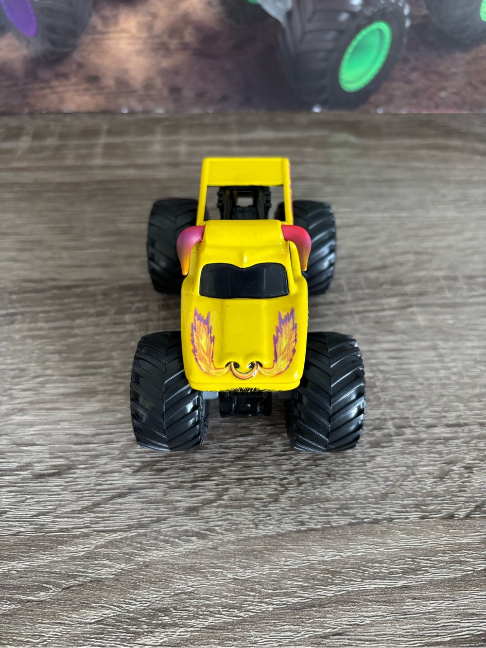 Monster Jam Yellow El Toro Loco truck 1:64 Scale - Picture 6 of 6